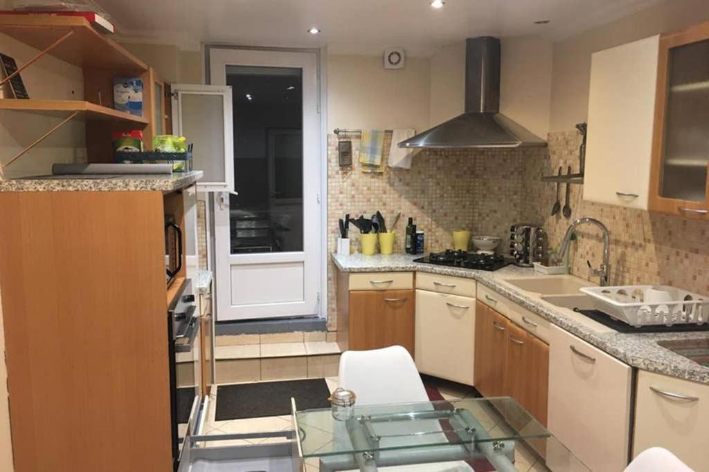 Apartment Irigny: Maison Calme A 10 Minutes De Lyon *